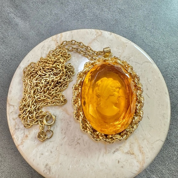 Jewelry - Vintage Amber Colored Glass Reverse Intaglio Cameo Pendant Gold Tone Necklace